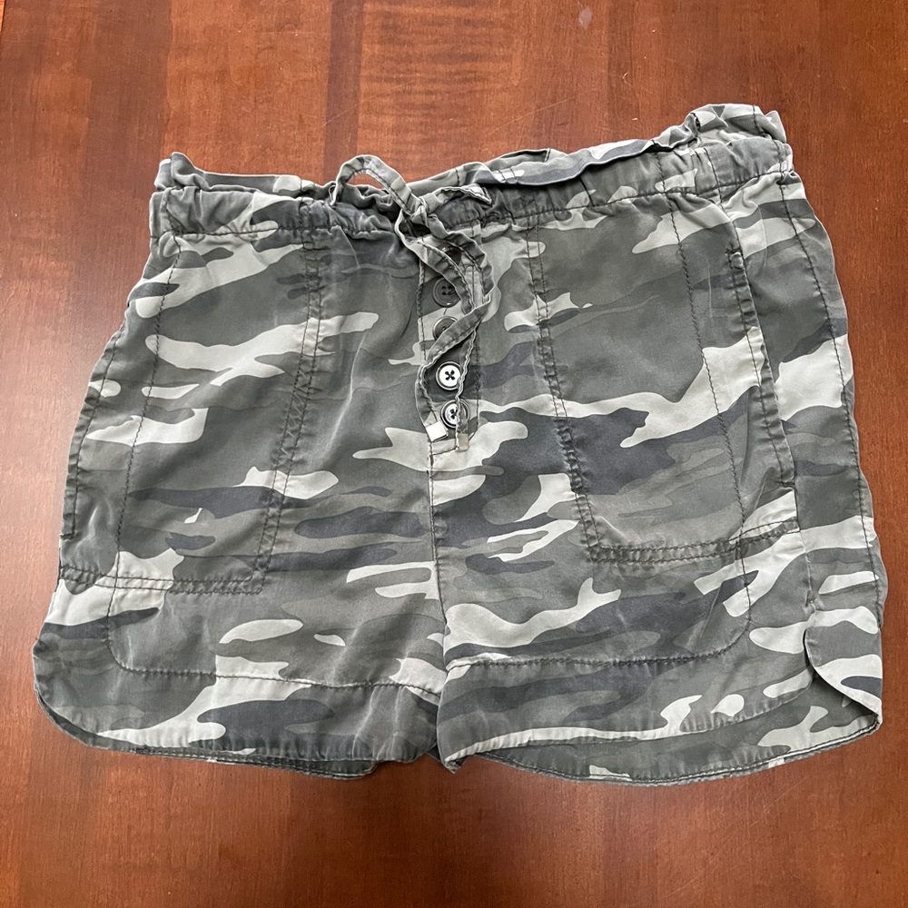 Dex Camouflage ladies Shorts size small
